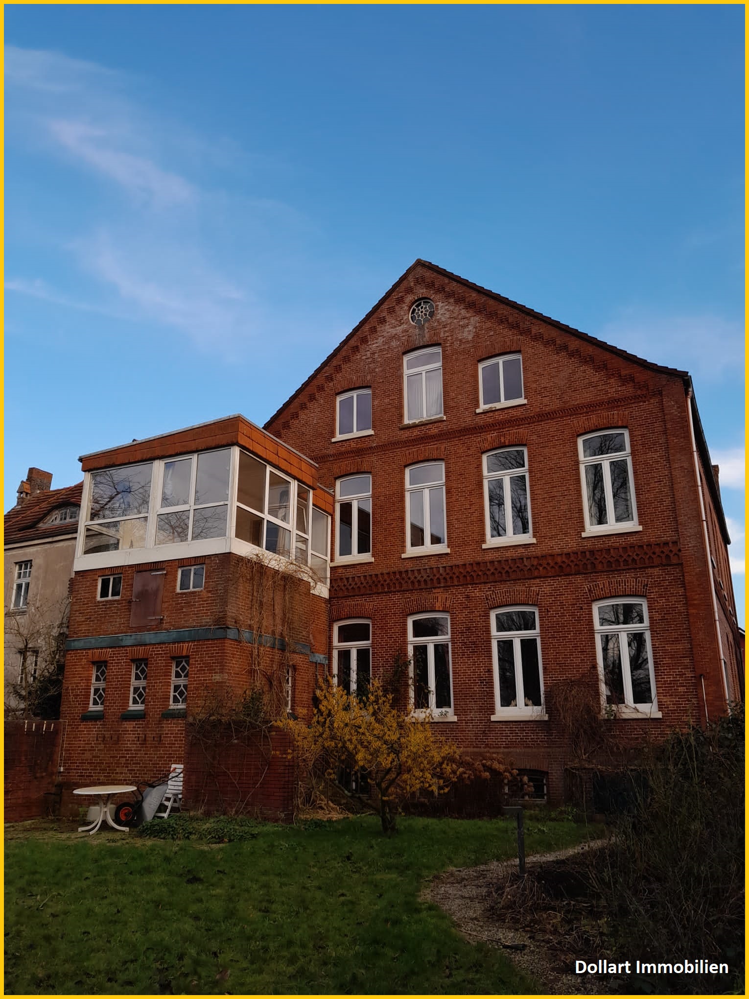 Großzügige Oberwohnung in der nähe vom Hafen, für Monteure